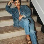 Isabela Merced Instagram - Need I say more? How do you wear your UGG? @ugg #UGGpartner 
📸: @_miazaki_
