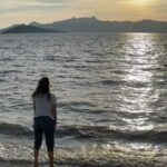 Şevval Sam Instagram - Bazen “ohh!” diyemesek, devam etmek zor olurdu..siz “ohh!” alanları ve zamanları yaratabiliyor musunuz? Arada durmak lazım..
☀️🌈💝