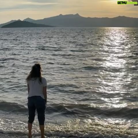 Şevval Sam Instagram - Bazen “ohh!” diyemesek, devam etmek zor olurdu..siz “ohh!” alanları ve zamanları yaratabiliyor musunuz? Arada durmak lazım..
☀️🌈💝