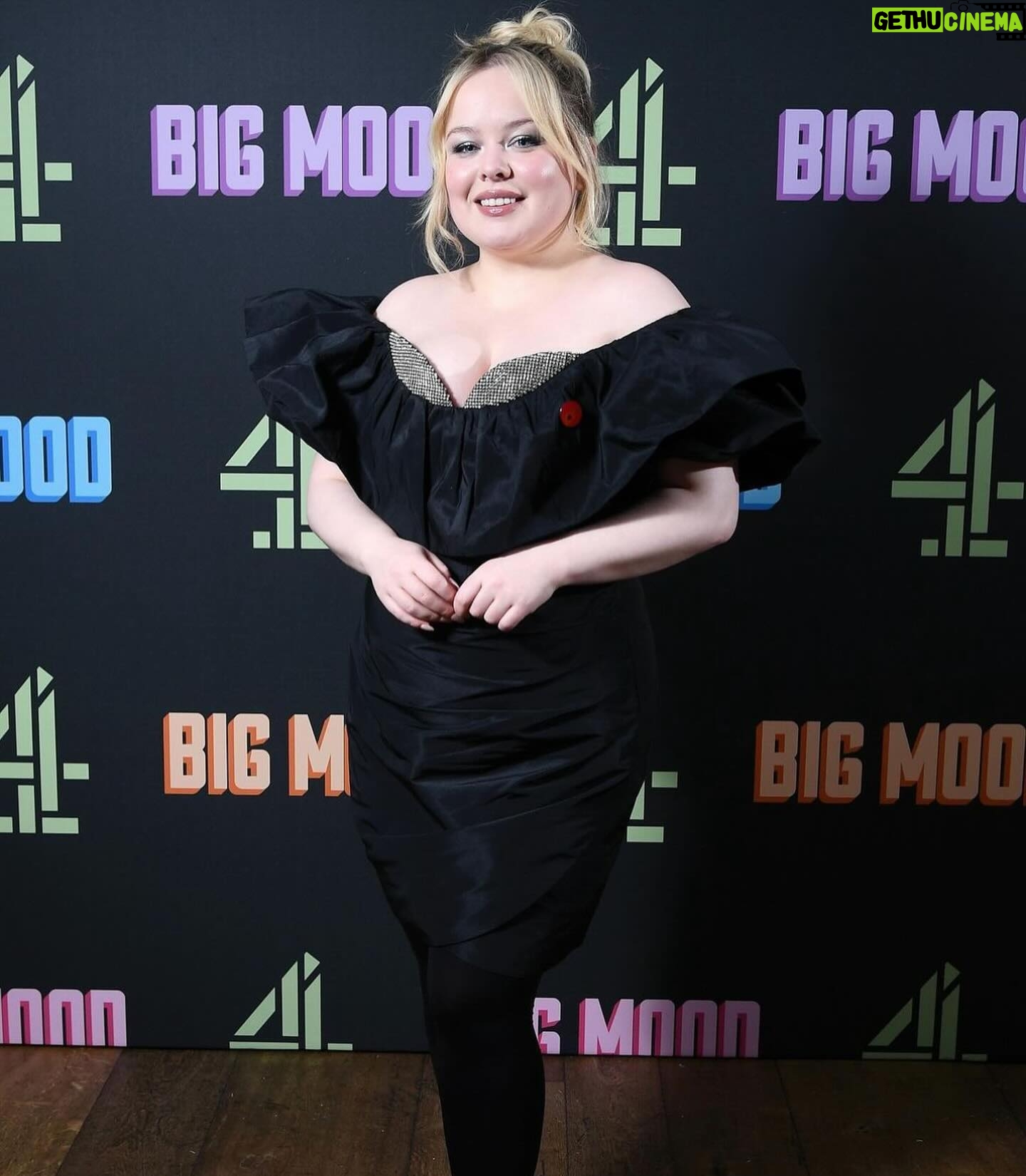 Nicola Coughlan Instagram - Bridgerton Fam x Derry Girls Fam x Big Mood Fam
I love every gorgeous person who came to our London Premiere you’re all perfect and special and you all deserve a cake
And yes it’s taken me ages to share these Mamma is BUSY ok?
3 Days to go till #BigMood on @channel4
4 days till Big Mood on @stanaustralia