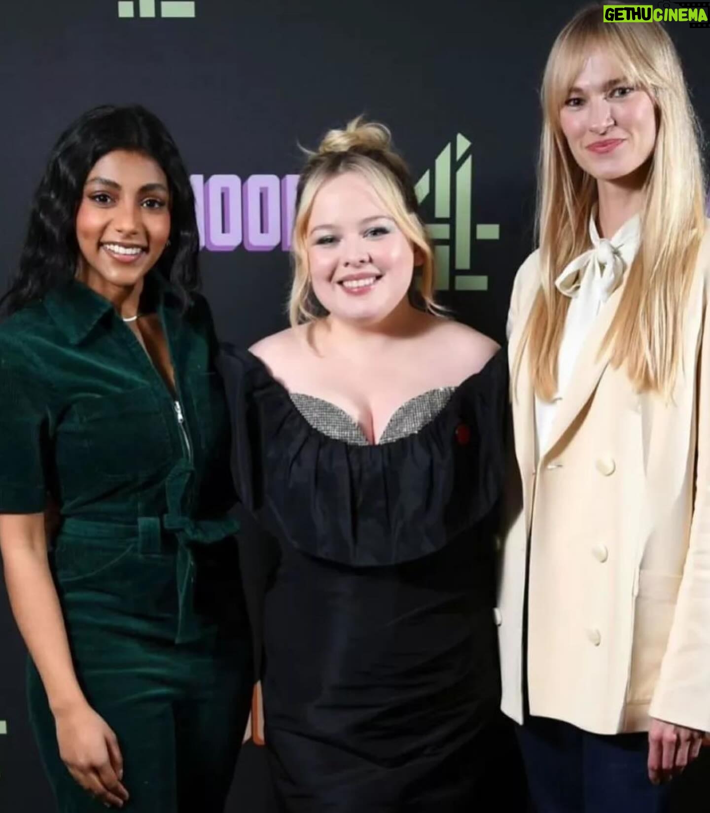 Nicola Coughlan Instagram - Bridgerton Fam x Derry Girls Fam x Big Mood Fam
I love every gorgeous person who came to our London Premiere you’re all perfect and special and you all deserve a cake
And yes it’s taken me ages to share these Mamma is BUSY ok?
3 Days to go till #BigMood on @channel4
4 days till Big Mood on @stanaustralia