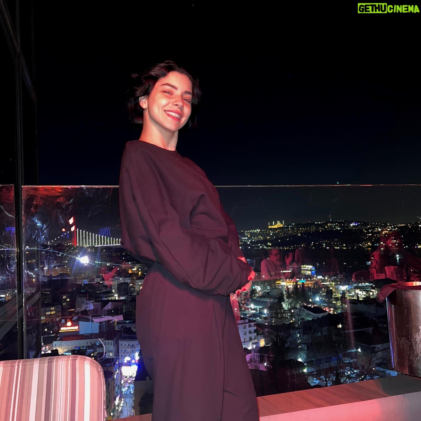 Merve Boluğur Instagram - Bence bu asrın hatası olur🎶