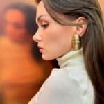 Anna-Maria Sieklucka Instagram - Your soul knows when it’s time to close the chapter - bye bye my long hair era ✌🏻 I’m so ready for the woman I have become 🤍
.
.
.
#mixofme #new #newchapter #newera