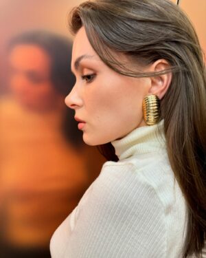 Anna-Maria Sieklucka Instagram - Your soul knows when it’s time to close the chapter - bye bye my long hair era ✌🏻 I’m so ready for the woman I have become 🤍
.
.
.
#mixofme #new #newchapter #newera