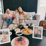 Jésica Cirio Instagram - MI CUMPLE 🎉 
Cada cumpleaños lo vivo con mucha alegría y gratitud. 🙏🏻

Para mí no es una fecha más, sino la oportunidad de celebrar la vida con la gente que forma parte de la mía. Mi hija, mis afectos, mis amigos y mi amor. Este año decido aprender de lo vivido y mirar hacia adelante y seguir construyendo mi camino como siempre lo hice.

Les comparto algunos momentos de mi festejo de hoy. 🥰
