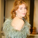 Palina Rojinski Instagram – Waaah, seit gestern Abend strahlt mein Herz wie tausend Sternschnuppen wenn ich an @masked.singer.germany denke! ✨💖💫 Was für eine herrliche und lustige Show! Ich hoffe, es hat euch auch gefallen!! 😊 Was war euer Highlight? 
Kommenden Samstag geht das große Spektakel weiter: 20:15 Uhr auf Pro 7 gibt’s für euch eine neue Show zum Staunen und Raten!
Danke an alle, die uns dieses bunte Feuerwerk beschert haben und Danke für ein so schönes und liebevolles Feedback jetzt schon xo 💋