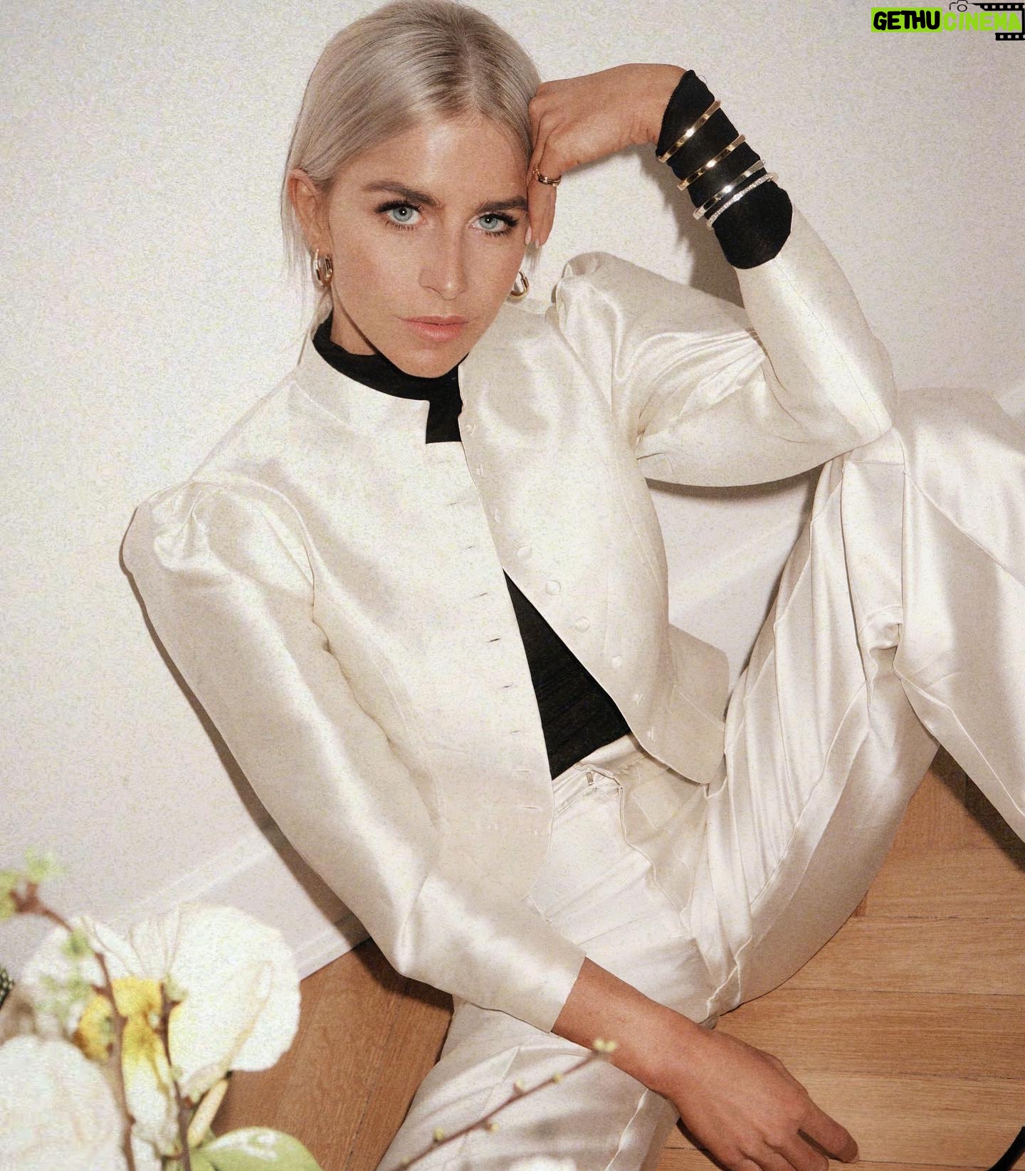 Caro Daur Instagram - Anzeige // locked in every aspect ;) no keys required - @tiffanyandco #tiffanyicons #tiffanyandco