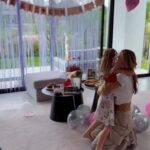 Jésica Cirio Instagram - MI CUMPLE 🎉 
Cada cumpleaños lo vivo con mucha alegría y gratitud. 🙏🏻

Para mí no es una fecha más, sino la oportunidad de celebrar la vida con la gente que forma parte de la mía. Mi hija, mis afectos, mis amigos y mi amor. Este año decido aprender de lo vivido y mirar hacia adelante y seguir construyendo mi camino como siempre lo hice.

Les comparto algunos momentos de mi festejo de hoy. 🥰