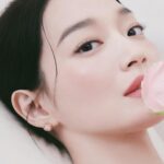 Shin Min-a Instagram - @cledepeaubeaute @ellekorea ✨💄💋
