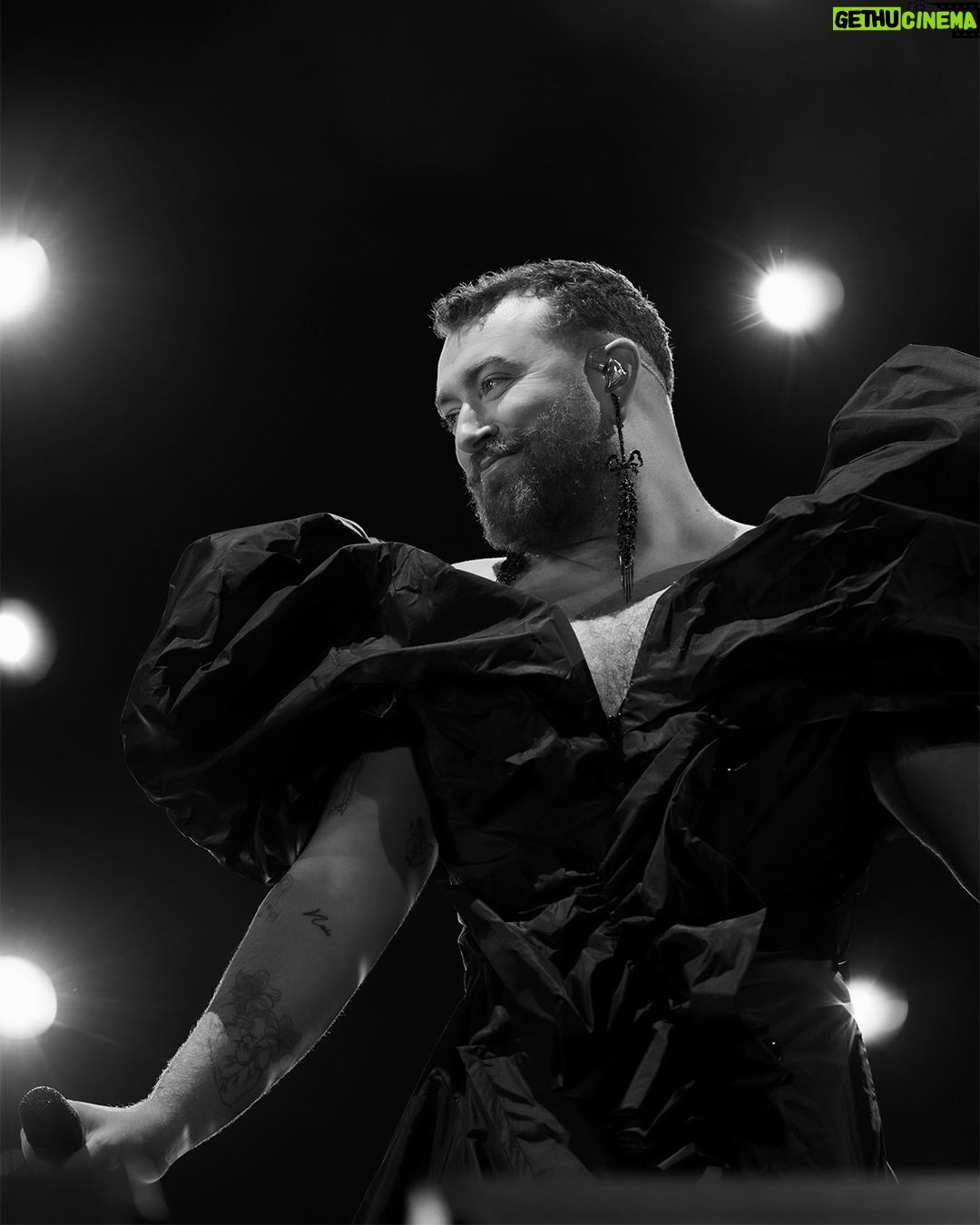 Vivienne Westwood Instagram - “It’s been a great experience for me and everybody at Westwood to get to know Sam and to make the looks for the Blackout shows …. Sam has such good energy and I am pleased above all to have become a friend ….
Wishing them a fantastic start in south America…..”
- @ndreaskronthaler
@Samsmith is enveloped in voluminous black silk taffeta with cascading train and jet black Chloris bow earrings.
GLORIA: The Blackout continues across South America before heading to Europe.