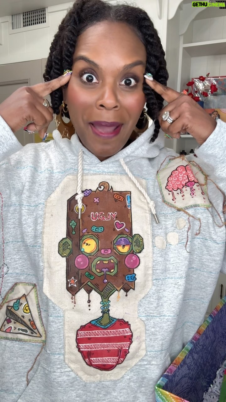 Tabitha Brown Instagram - Celebrating Women’s History month by shining light on @mugsysmadlab a young woman who is following her passion to create!! Im so proud of you Taylor!!! Family please follow her page and her journey and support her!! Keep making history honey!!!
Check her out: https://www.mugsysmadlab.com