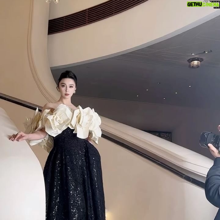 Fan Bingbing Instagram - In the spirit of giving at The Children Ball in @rosewoodhongkong. 🫶 @wempfoundation @nakedheartfoundation @adriancheng @natasupernova
Dress: @richardquinn Fall/Winter 2024, coordinated by @wishgui3
HMU: @huyiyin8
Photography: @shayneyzs
PR & Management: @jerseychong