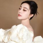 Fan Bingbing Instagram - In the spirit of giving at The Children Ball in @rosewoodhongkong. 🫶 @wempfoundation @nakedheartfoundation @adriancheng @natasupernova 

Dress: @richardquinn Fall/Winter 2024, coordinated by @wishgui3
HMU: @huyiyin8
Photography: @shayneyzs
PR & Management: @jerseychong