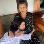 Praya Lundberg Instagram - Life is complete when I go back and see my grandma 🥹❤️ rice fields, hugs and just peace 🪷🥹 heart is full ❤️❤️ รักคุณยายมาก กลับมาอ่างทอง ทุกครั้งมีความสุขมาก 🇹🇭 I’ve been to a lot of places but it’s the rice fields that gets my whole heart every time. I took a billion photos for all the memories 😫 โชคดีมากเกิดมาอยู่ครอบครัวสวนดอกไม้ ❤️