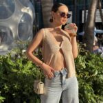 Fabiola Guajardo Instagram - Visita express a Miami, no podría perderme estar junto a @ferguajas en este día tan importante cumpliendo uno más de sus sueños, esta vez con la apertura de su restaurante @cidramiami un lugar lleno de sabor y mucho amor, que orgullo presumir y compartir noticias bonitas como esta. 
Felicidades Guapi!!! Eres un bonito ejemplo de que lo que sueñas lo puedes lograr!! Sé todo el corazón que le pusiste a esto!! ♥️

1. @dior 🧋✨
2. 💤
3. Entre tu vida y la mía 🎶
4. Late #2 por que llegué en vivo 👽
5. 🤳🏻 @ferguajas
6. Cuánto lleva de agua?? 
7. Uff Shrimp causa 🥂
8. Brindando con el que me aventaba zapatos a la cuna, la vida y sus vueltas 🤣
9. 😮‍💨 @cidramiami 
10. Foto con el 👨🏻‍🍳! Atención personalizada 5 ⭐️