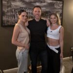 Fabiola Guajardo Instagram - Visita express a Miami, no podría perderme estar junto a @ferguajas en este día tan importante cumpliendo uno más de sus sueños, esta vez con la apertura de su restaurante @cidramiami un lugar lleno de sabor y mucho amor, que orgullo presumir y compartir noticias bonitas como esta. 
Felicidades Guapi!!! Eres un bonito ejemplo de que lo que sueñas lo puedes lograr!! Sé todo el corazón que le pusiste a esto!! ♥️

1. @dior 🧋✨
2. 💤
3. Entre tu vida y la mía 🎶
4. Late #2 por que llegué en vivo 👽
5. 🤳🏻 @ferguajas
6. Cuánto lleva de agua?? 
7. Uff Shrimp causa 🥂
8. Brindando con el que me aventaba zapatos a la cuna, la vida y sus vueltas 🤣
9. 😮‍💨 @cidramiami 
10. Foto con el 👨🏻‍🍳! Atención personalizada 5 ⭐️