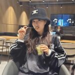 Park Bo-young Instagram - 🍦😋