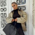 Caro Daur Instagram – Anzeige // the feminine urge to big bag 👀😬 @prada #PradaGalleria