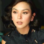 Beauty Gonzalez Instagram – Just a little bit more …🩶

Makeup @janine.alub 
Hair @rhiannebhela 
Dress @cheetahriverastudio