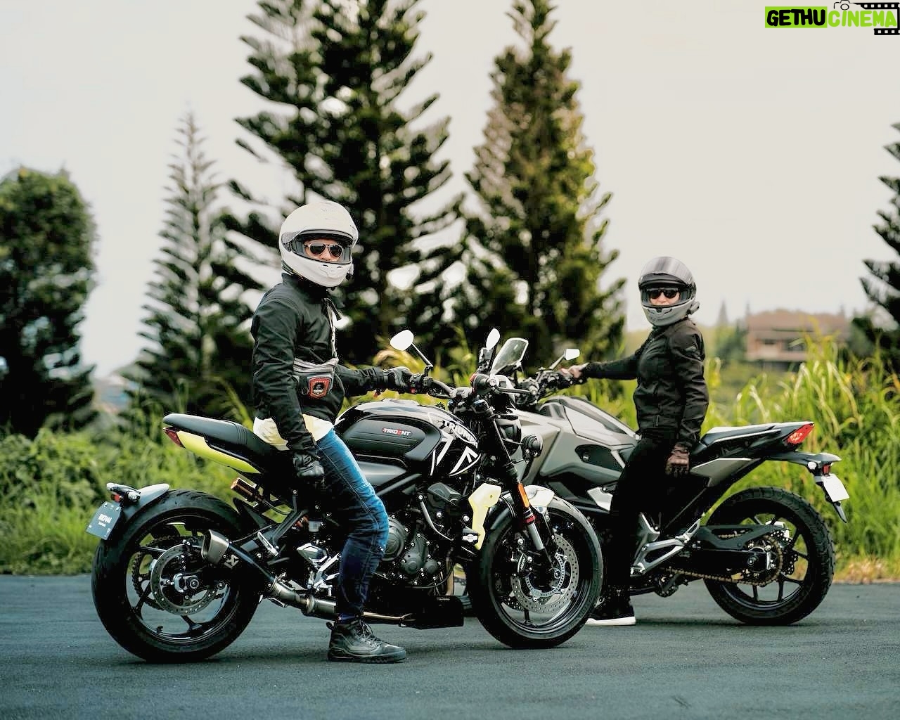 Jennylyn Mercado Instagram - It's you and me... against the road😹🤍🥰
#riders #triumphmotorcycles #triumph #hondamotorcycles
📸 : @esguej