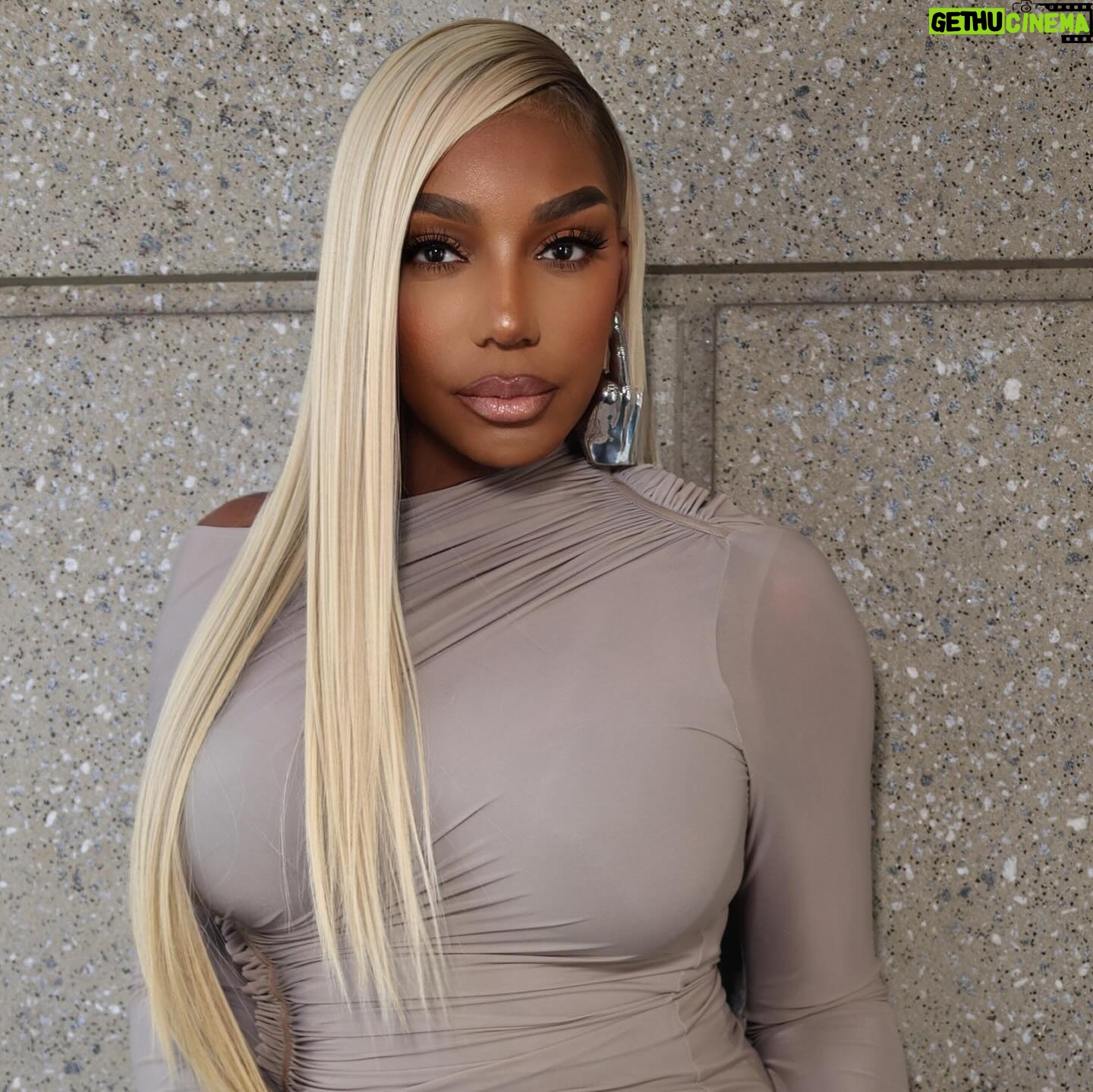 NeNe Leakes Instagram - SWIPE: Up Side Down….Boy you turn me…inside out and round and round. Yall remember that song?💃🏾🕺👯♀️