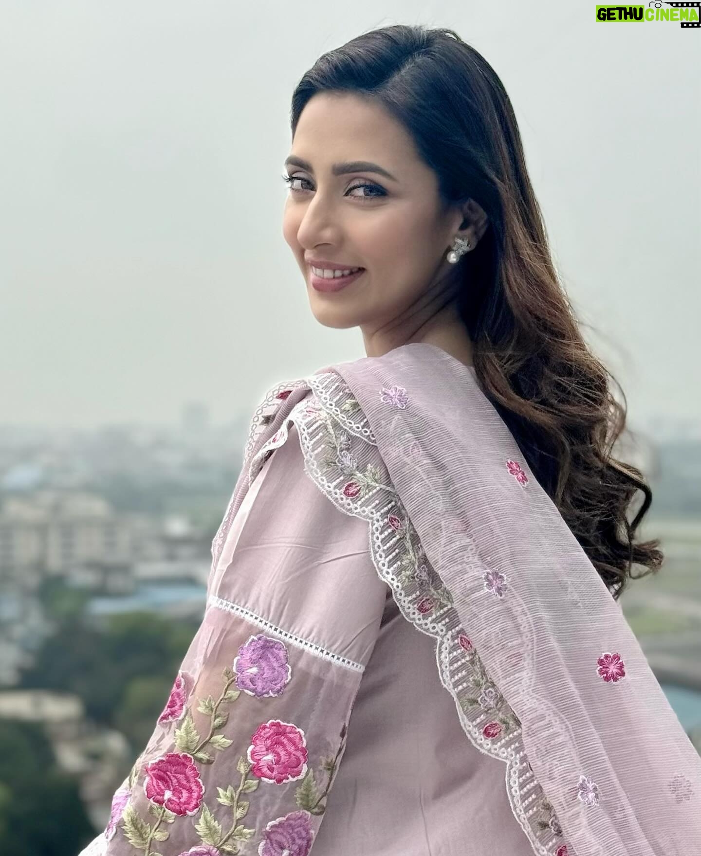 Bidya Sinha Saha Mim Instagram - Every day is a good day with good weather.💗
