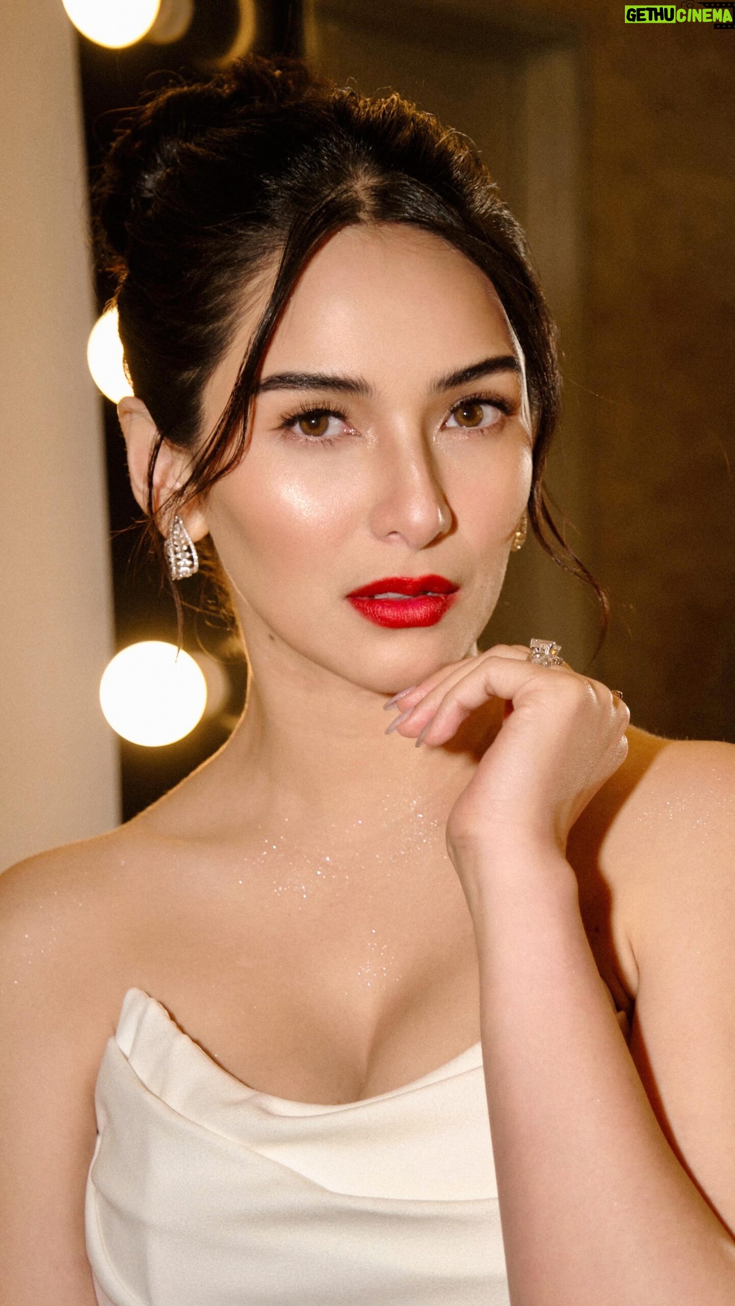 Jennylyn Mercado Instagram - Beautiful in red @mercadojenny for #alloutsundays ❤️
#MakeupbyAntheaBueno
Hair @rjdelacruz
Styled by @ajalberto
#jennlynmercado #jennylynmercadoinaos #aos