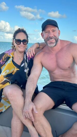 Susana Vieira Instagram - Dia de folga em Barra de Cunhaú, viver a vida ❤️ amanhã a Shirley vai estar bronzeada em Recife ❤️. Nos vemos no Teatro Guararapes ❤️