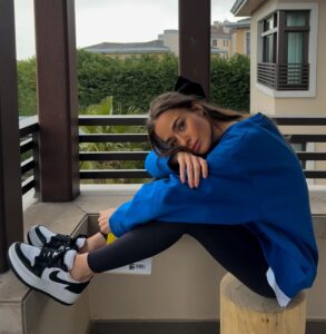 Bensu Soral Instagram - 💙🎀