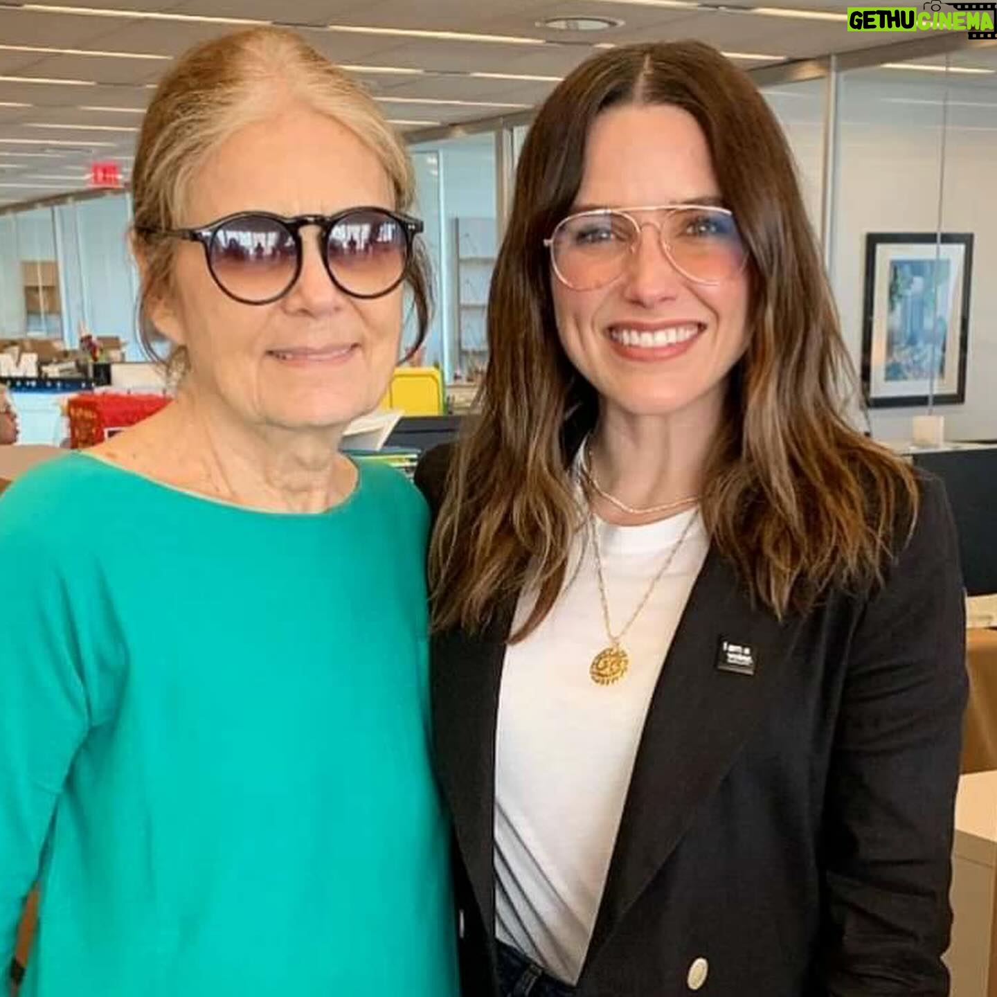 Sophia Bush Instagram - This woman helped us all to change it all. Happy 90th, @gloriasteinem. I will never get over having you as the inaugural guest on @workinprogress years into being able to ask your advice in this life. I will also never get over the fact that college journalism student me grew into grown up me that gets to ask her hero for advice.
And? I reaaally love that @gettyimages captured our first meeting. The moment where the world saw my soul leave my body, my brain melt, and my short circuiting self have to figure out if I should hug you or kiss you. Glad some part of me knew that a hug was the correct answer for a “nice to meet you” moment. Your patience is inspiring. As is your eyewear. You sweet soul. Bless you. ❤️🔥