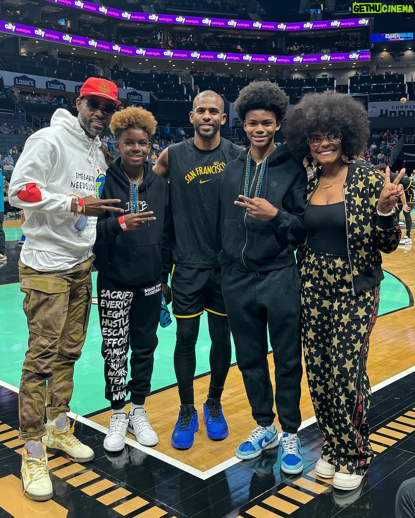 Tabitha Brown Instagram - Surprised the boys with some NC 🏀 tonight!! Thank you @cp3 we appreciate you brother! Thank you @hornets for taking care of us❤️. Game Time!! #NC #basketball #tabithabrown #springbreak