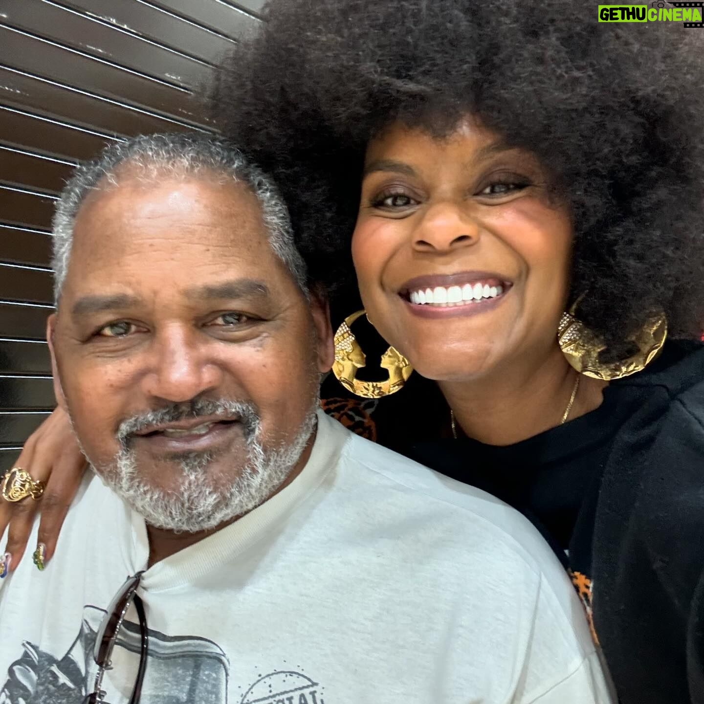 Tabitha Brown Instagram - This past week has been amazing!! I’m so grateful for my family and for the love we share!! There truly is no place like home! Until next time Eden, NC❤️&✌🏾 #family #love #tabithabrown