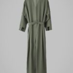 Regina Blandón Instagram – Regresa el Jumpsuit de Regina Blandón pero ahora más fresco que nunca. El nuevo jumpsuit verde olivo es perfecto para estos días de calor ☀️
20% de tu compra se destina a días de refugio para mujeres en situación de violencia a través de la @redrefugiosmx 

#igualdad #igualdaddegénero #modaconsciente #slowfashion #fashionrevolution #outfitinspo #impactosocial