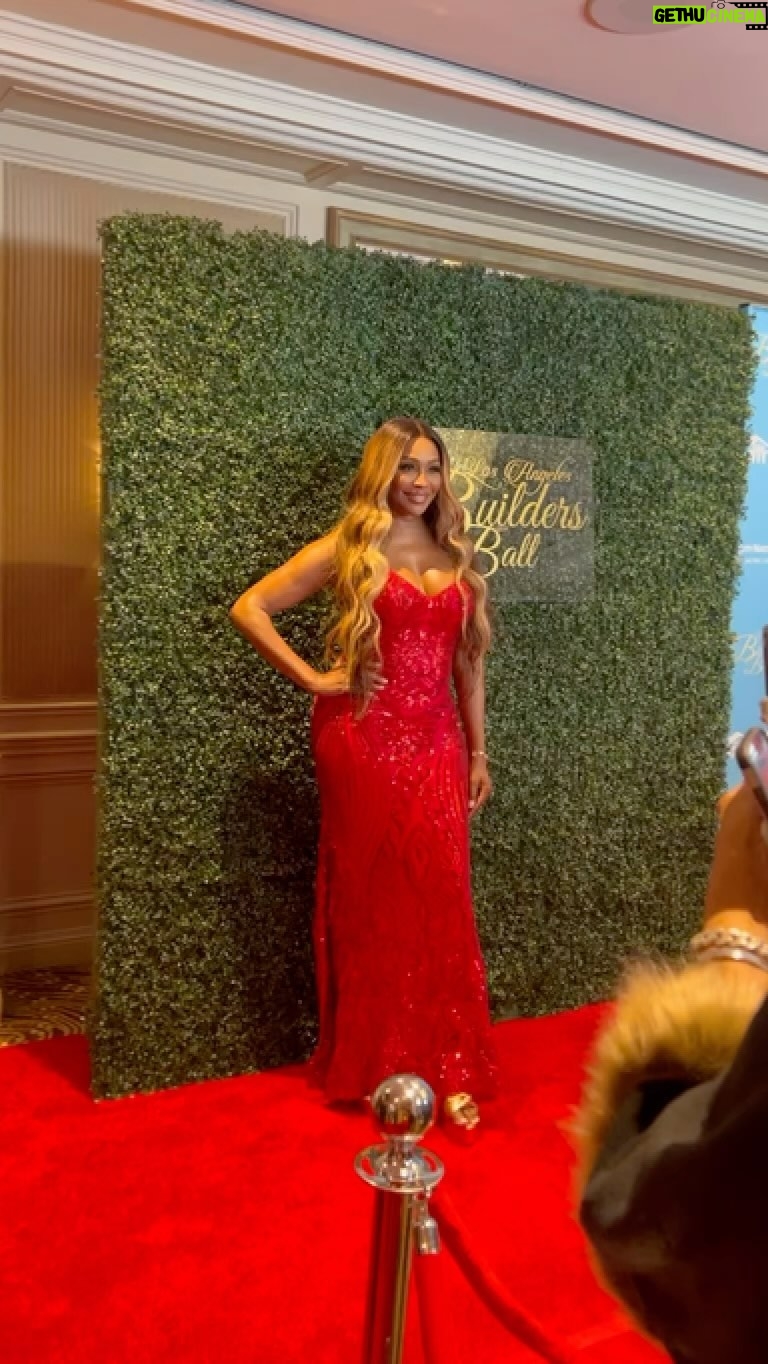 Cynthia Bailey Instagram - “home is where the heart is. there is no place like home.”🏡
so honored to celebrate a beautiful night of love, community & giving back as celebrity brand ambassador for @habitatla! thank you for everyone came out, who donated, and everyone who continue to support this amazing organization.
everything we do together as a community no matter how big or small can help change someone’s life.🥰
#habitatla
#cynthiabailey
#celebritybrandambassador
#godswill
#love
glam: @_ooohhoney
wig & installation: @ginaeverett
gown: @jovanifashions