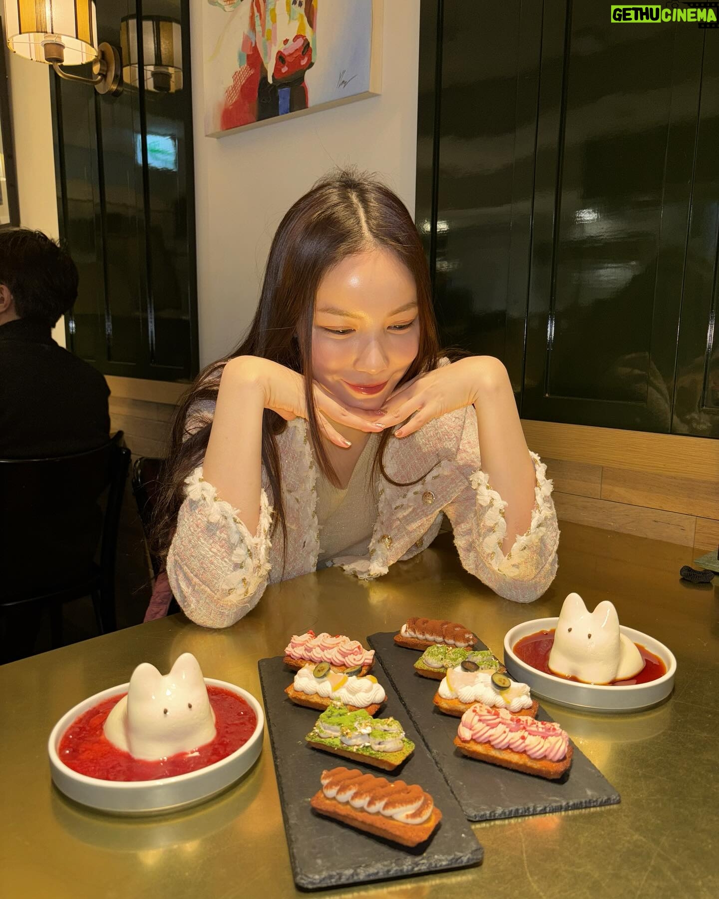 Worranit Thawornwong Instagram - 😘🤎🥩