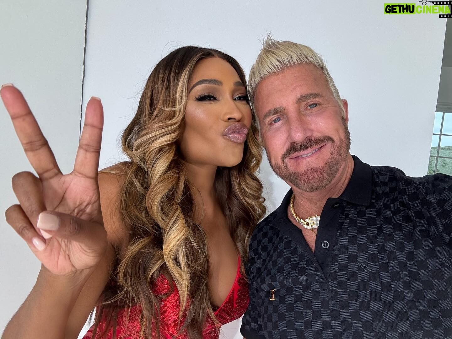 Cynthia Bailey Instagram - fabulous photo shoot with the amazing @jimjordanphotography with these beautiful ladies for @ringmybelleco. exciting news coming!🔔
@megsmakeup1
@meredithmarks
@countessluann
@branderoderick