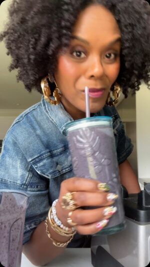 Tabitha Brown Instagram - Afternoon Smoothie TSA:  Wait til the end for the message… if it’s for you…. Baby go get your peace and stop worrying about what them people gonna think!! Love you ❤️✌🏾 #tabithabrown #spreadlove #smoothie