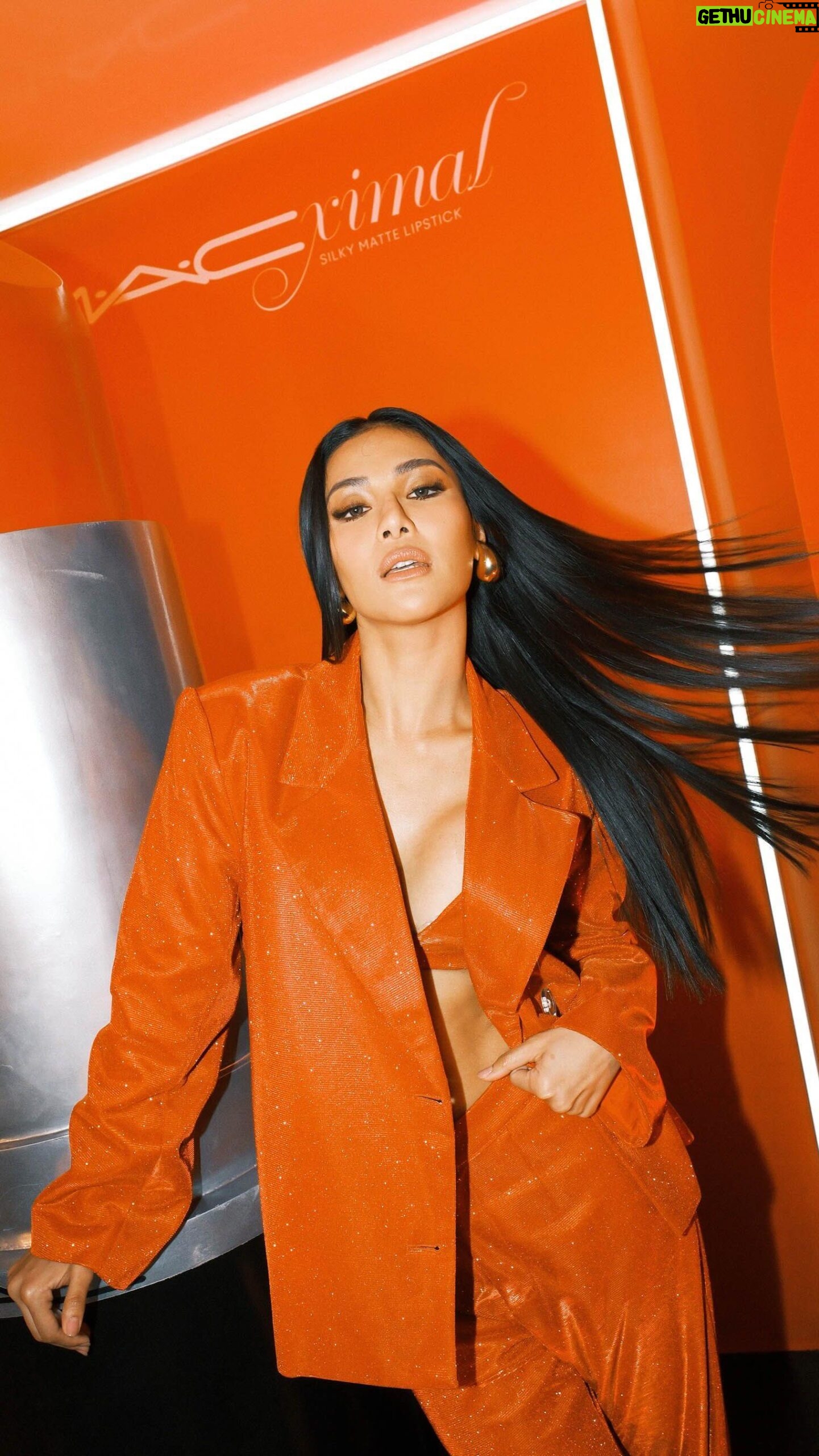 Sanya Lopez Instagram - Trendy. Sassy. Bold. It’s #MACximal👄
💄@maccosmeticsph #WearMAC #MACCosmeticsPH
Photo by @meetkeso @tontonsoguilon @markryanalvarez @pauiguevarra
Styling by @eldzsmejia
Styling assoc @carlalbertooo
Styling assistant @miggsnificent
Makeup by @gerypenaso
Hair by @markanthonyrosales