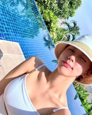 Cho Mi-yeon Instagram - 🏝️🌅