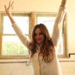 Danielle Panabaker Instagram - Love having a kitchen dance party with my kids. Drop your favorite songs below 👇🏻