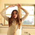 Danielle Panabaker Instagram - Love having a kitchen dance party with my kids. Drop your favorite songs below 👇🏻
