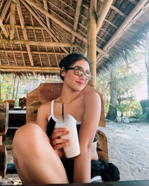 Sanya Lopez Instagram - Water you doing? 🤪🏝️