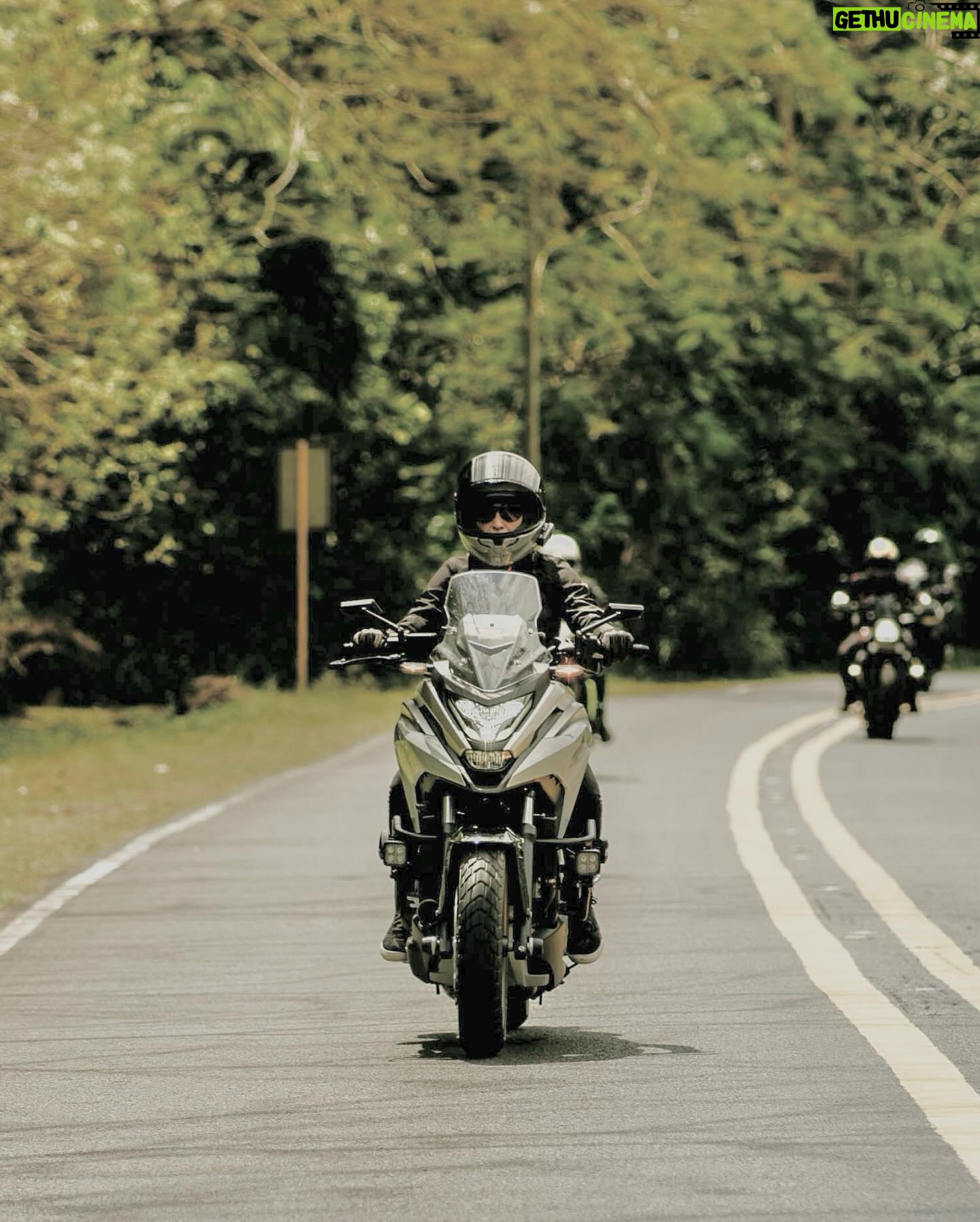 Jennylyn Mercado Instagram - It's ride o'clock 🏍️😎☀️
#ridersofinstagram @hondaph_mc
@triumphmotorcyclesph
📸 : @esguej