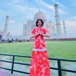 Beauty Gonzalez Instagram - Mahal na Mahal🩷
I just couldn’t resist. 
Inspite of the crowds who come to visit , 
she truly is worthy.
The most beautiful man made structure anywhere on this planet.🧡