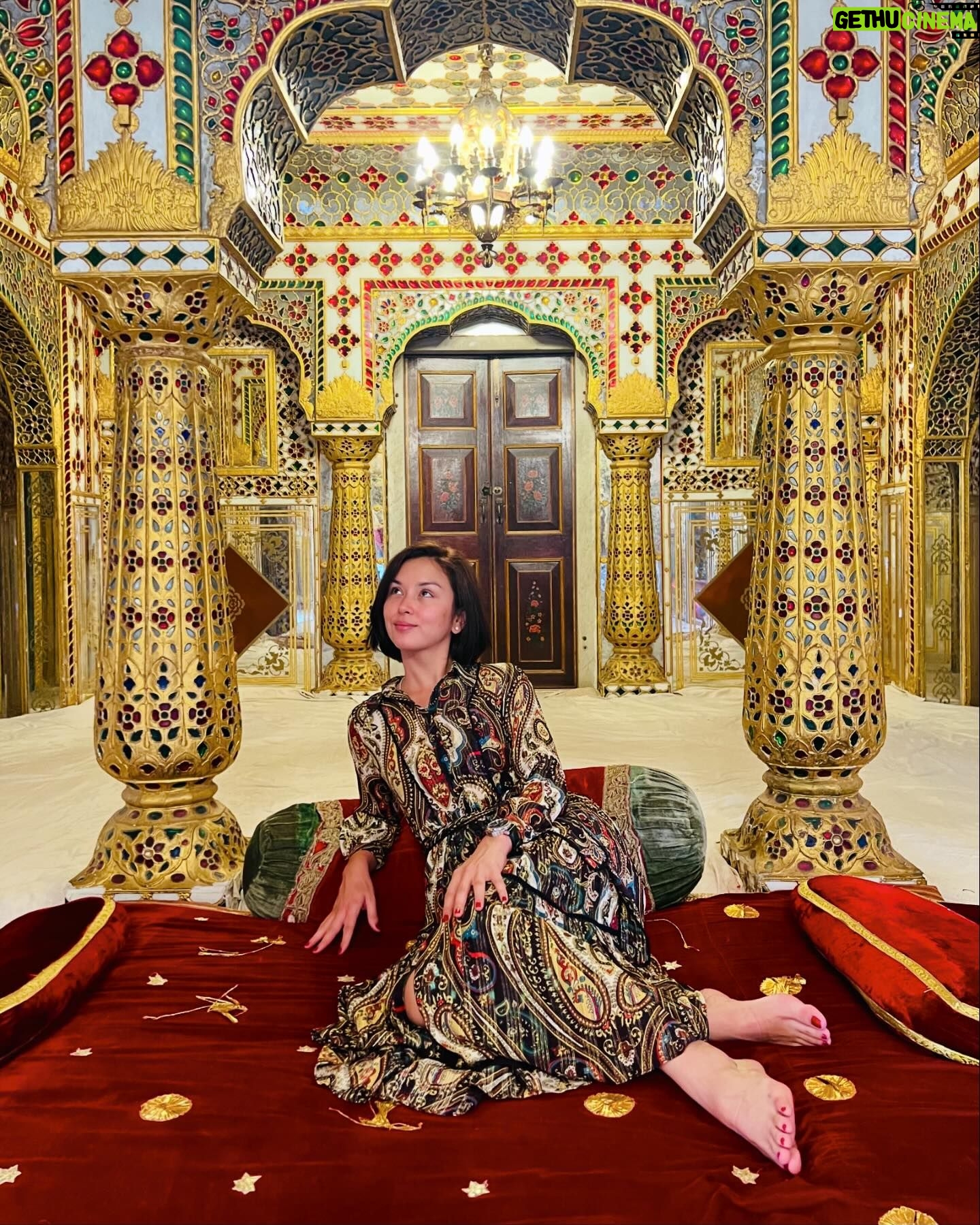 Beauty Gonzalez Instagram - In Jaipur , itβs not hard to feel like a Princess for a day,
A Maharani even. π
The Grandeur and the opulence is intoxicating.
Inside the Palaces and Forts, imagination runs wild.
The game of thrones re lived. π