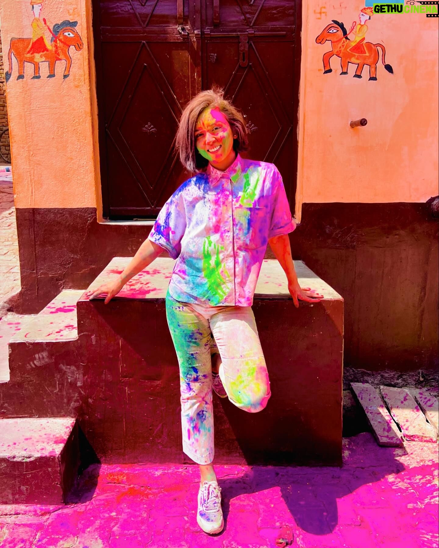 Beauty Gonzalez Instagram - Wonβt soon forget π
Celebrating Holi Festival in VRINDAVAN was a milestone in our life of travels , it was just something we had to do.
It was pure fun ,
but also unexpectedly spiritual.
The fervor and devotion was infectious.
The setting was overwhelming.. throbbing masses, blaring music, and mesmerizing colors being mashed and scattered all over your entire being.
It was not unlike a mosh pit, a free for all , an orgy of powder , water, and a little magic.
Unreal. π