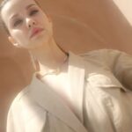 İrem Helvacıoğlu Instagram - #İremHelvacıoğlu kariyerindeki çıkışın detaylarını, farklı türlerdeki rollerde bulduğu tatmini, uluslararası başarının kendisine hissettirdiklerini ve henüz keşfetmek istediği yeni karakter türlerini #GQHYPE’ta paylaşıyor. #GQweekendinQatar’da gerçekleştirdiğimiz çekimin kamera arkasına geçiyoruz. 

Video: @rezanide

#qatartourism @visitqatar 
#işbirliği