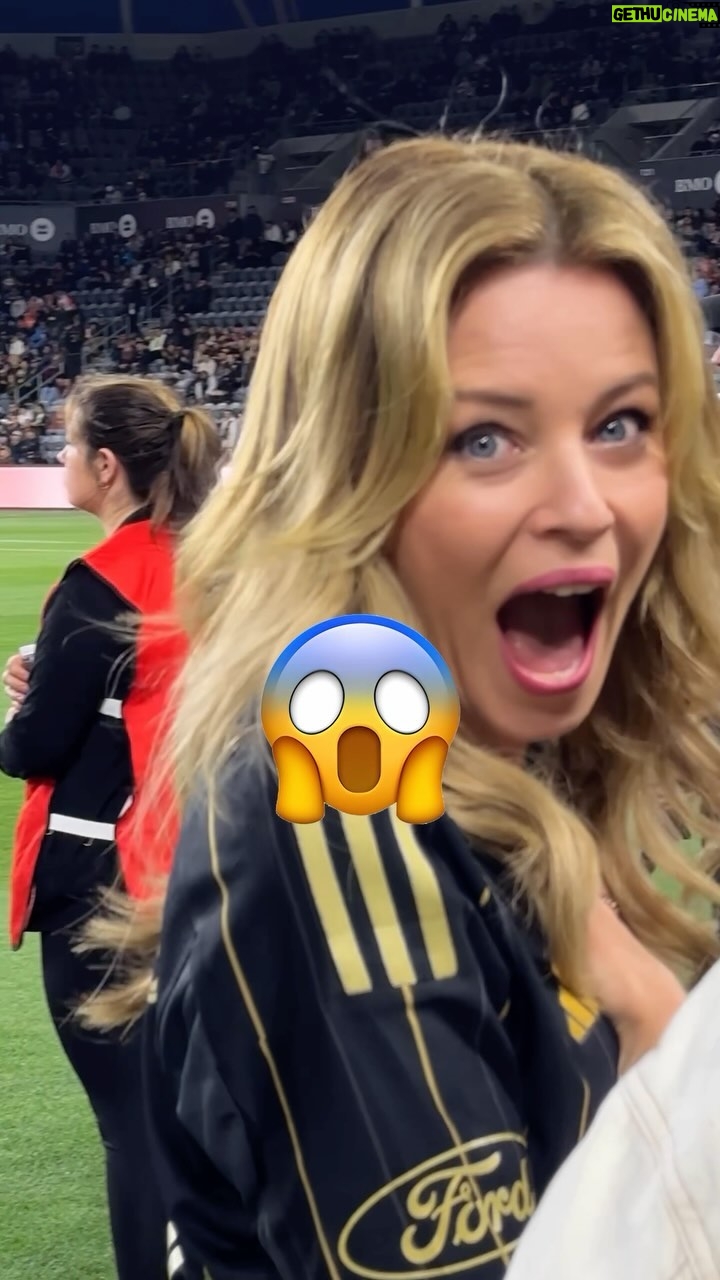 Elizabeth Banks Instagram - Alls well that ends well! 🖤💛