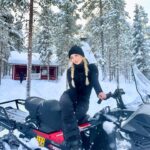 Julia Beautx Instagram – Ich würde Schnee ja lieben, wenn er weniger kalt wäre💀 (unsere neue Folge @juliavsjoey liebe ich trotzdem, guckt sie euch an!!!!)