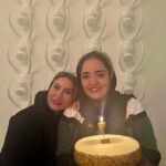 Narges Mohammadi Instagram - بماند به یادگار از تولد امسال 
ممنونم از فریبا و مهرداد عزیز برای ساختن این شب زیبا